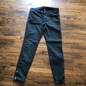 Women’s black zippered jeans